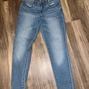 Levi’s modern skinny jeans in the size 6 short 28x28